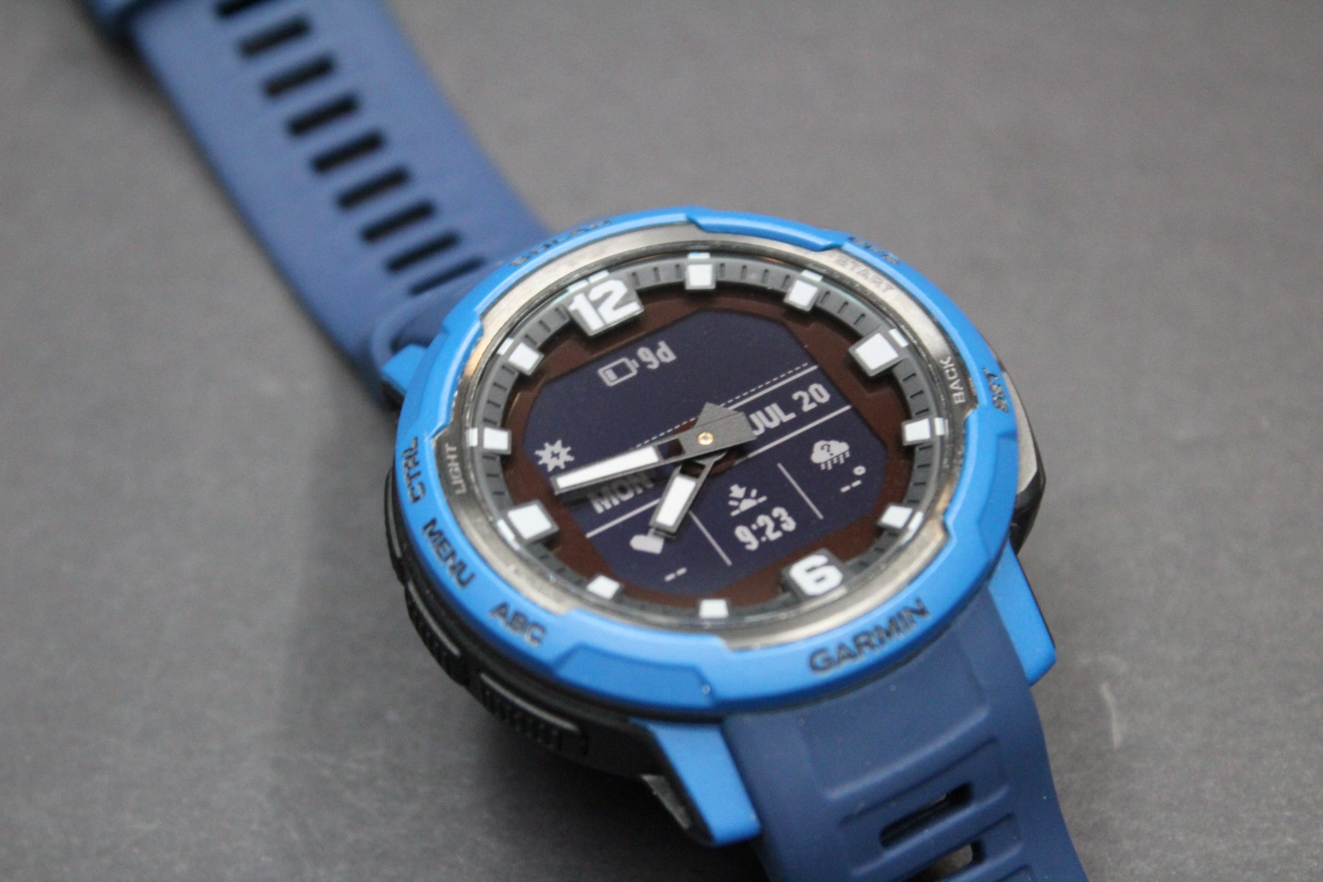 Garmin Instinct Crossover – Solar Edition – Refurbished
