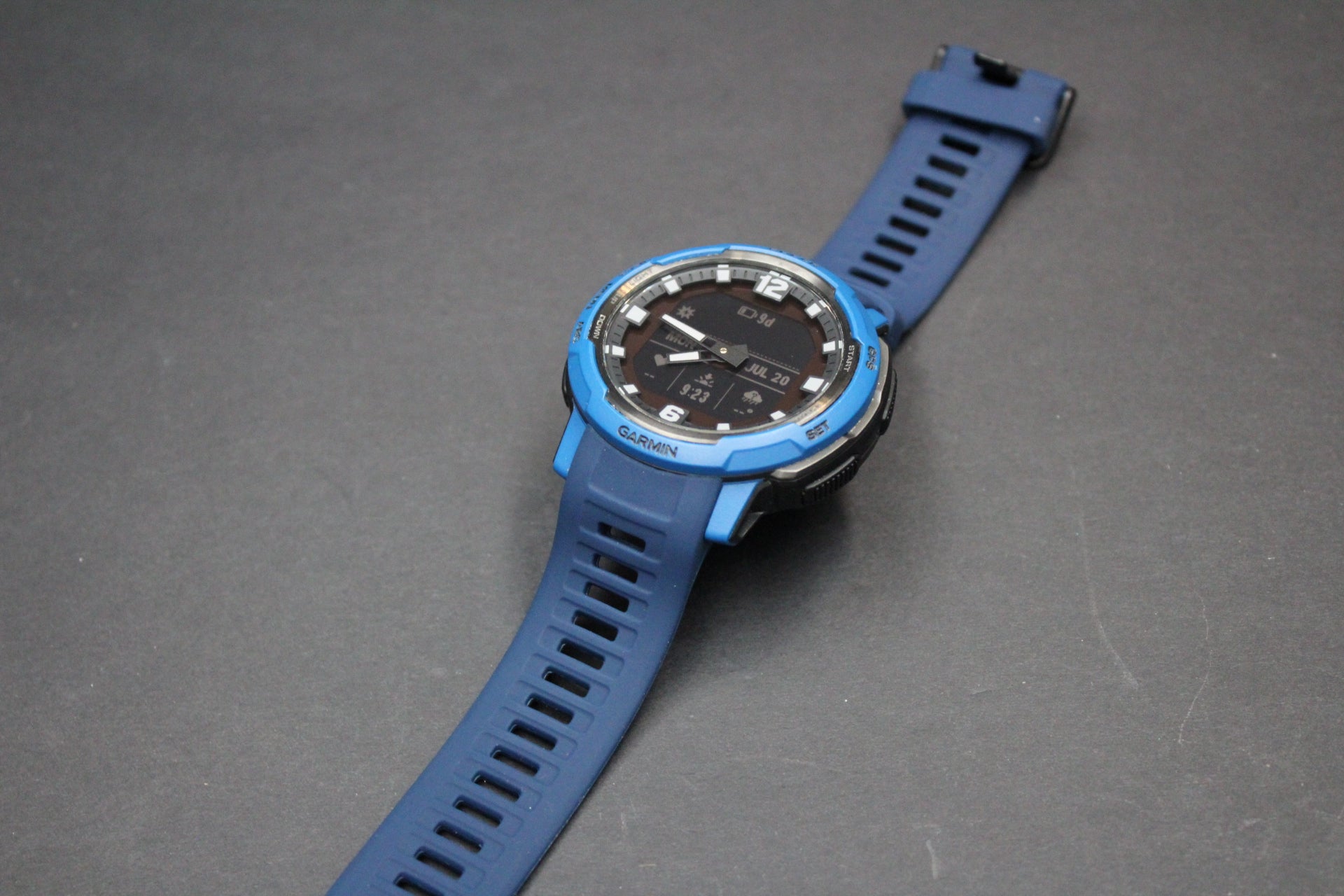 Garmin Instinct Crossover – Solar Edition – Refurbished
